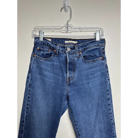 Levi's Women's Wedgie Straight Leg Jeans Medium Wash Button Fly Size 26 26x28 - Picture 2 of 7